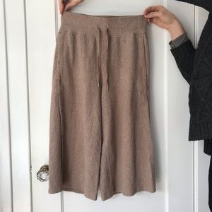 Lululemon tan/light brown culottes, Size 6